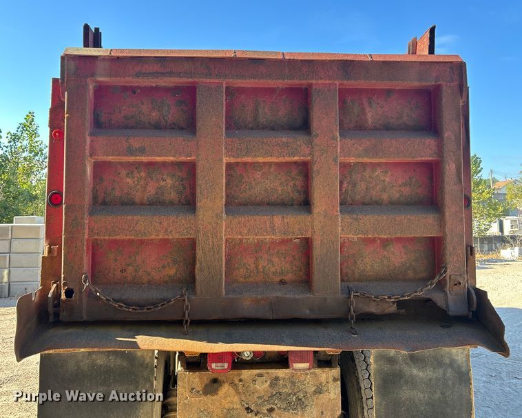 image for item ET3108 1995 Mack DM688S dump truck