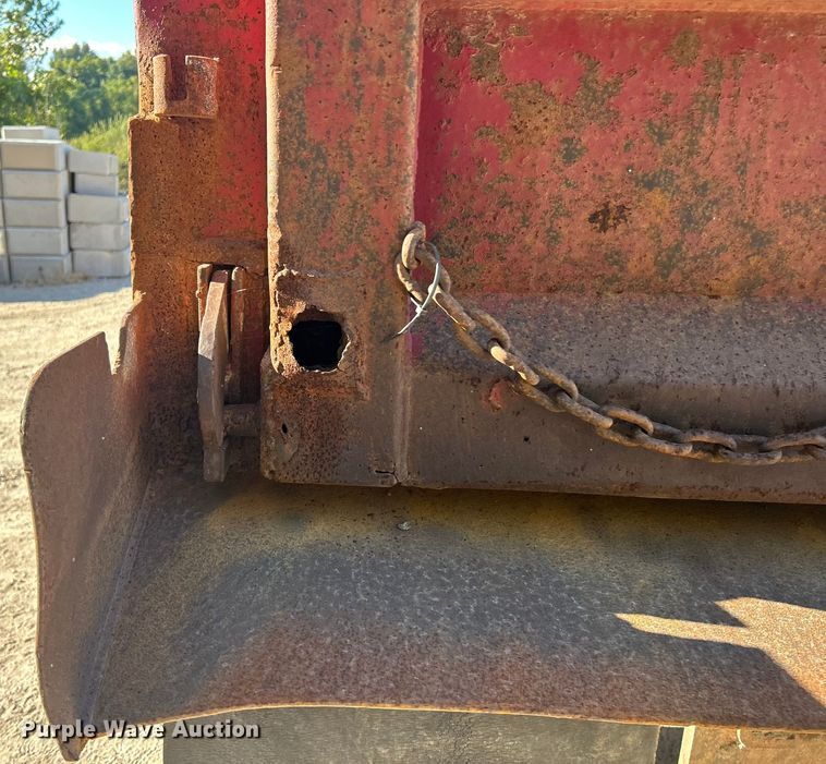 image for item ET3108 1995 Mack DM688S dump truck