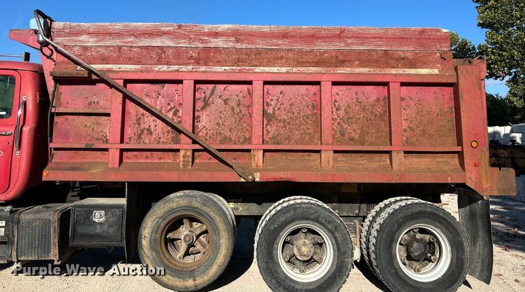 image for item ET3108 1995 Mack DM688S dump truck