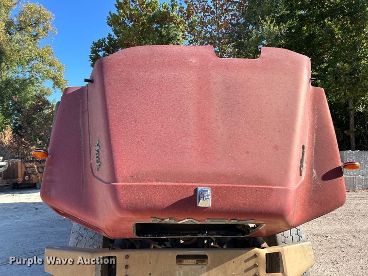 image for item ET3108 1995 Mack DM688S dump truck