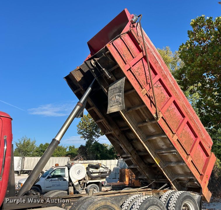 image for item ET3108 1995 Mack DM688S dump truck