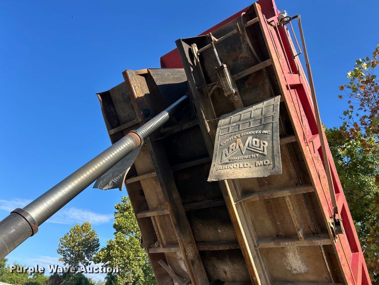 image for item ET3108 1995 Mack DM688S dump truck