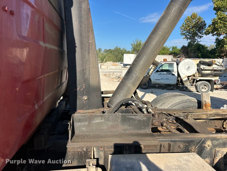 image for item ET3108 1995 Mack DM688S dump truck