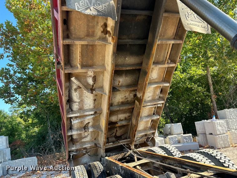 image for item ET3108 1995 Mack DM688S dump truck