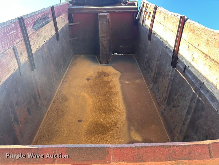 image for item ET3108 1995 Mack DM688S dump truck