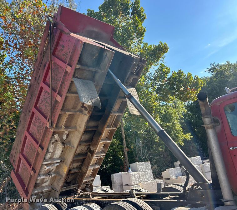 image for item ET3108 1995 Mack DM688S dump truck