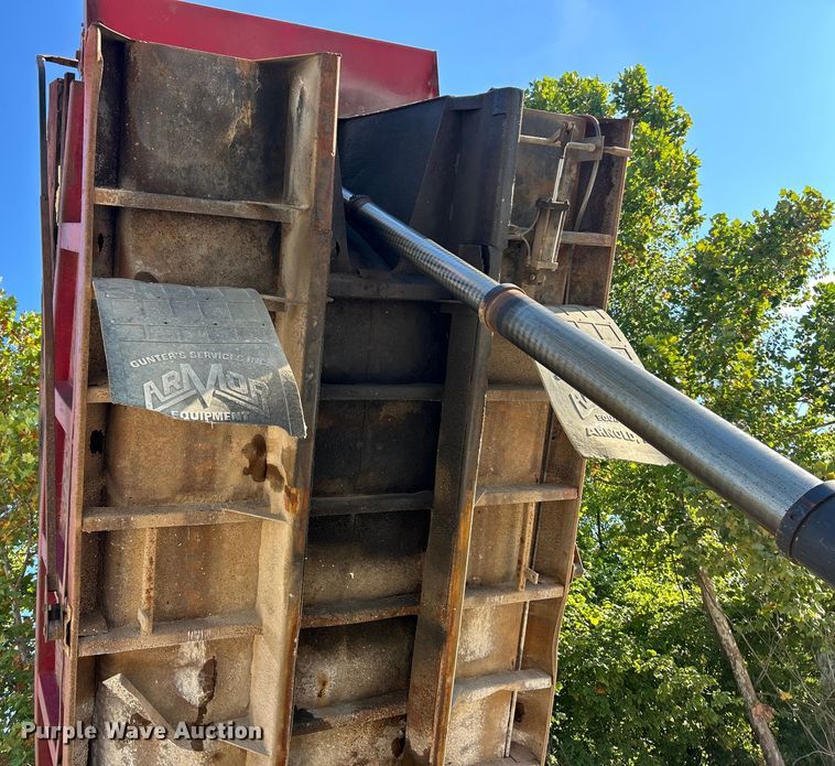 image for item ET3108 1995 Mack DM688S dump truck