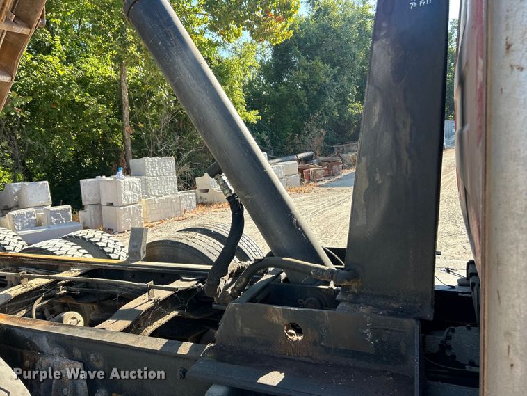 image for item ET3108 1995 Mack DM688S dump truck