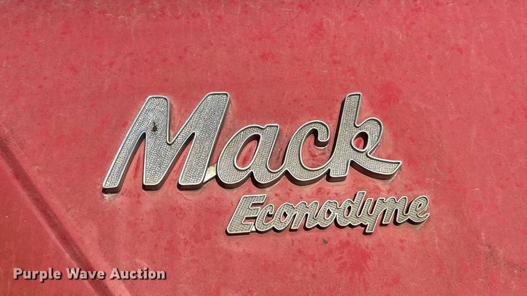 image for item ET3108 1995 Mack DM688S dump truck