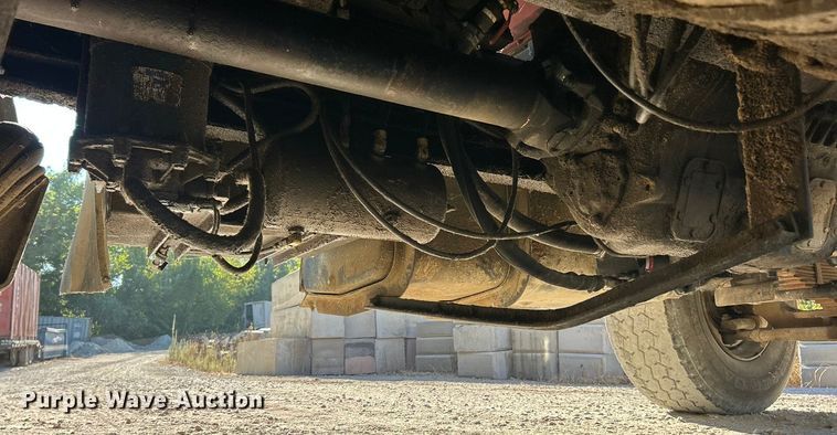 image for item ET3108 1995 Mack DM688S dump truck