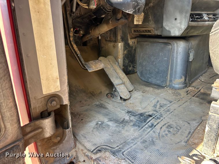 image for item ET3108 1995 Mack DM688S dump truck