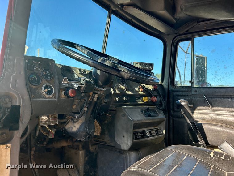 image for item ET3108 1995 Mack DM688S dump truck