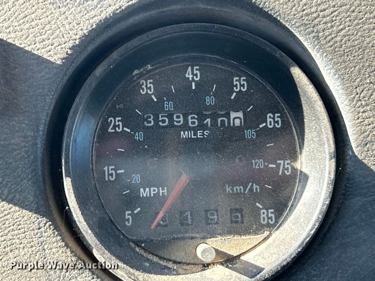 image for item ET3108 1995 Mack DM688S dump truck