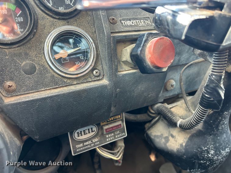 image for item ET3108 1995 Mack DM688S dump truck