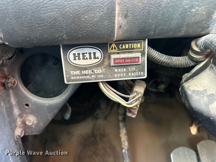 image for item ET3108 1995 Mack DM688S dump truck