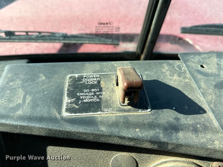 image for item ET3108 1995 Mack DM688S dump truck