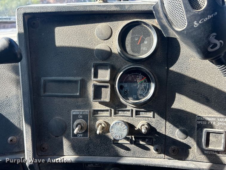 image for item ET3108 1995 Mack DM688S dump truck