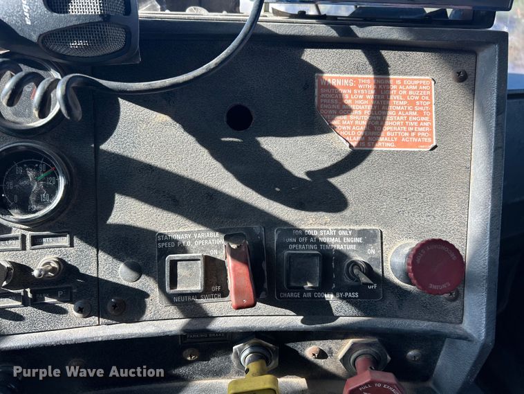 image for item ET3108 1995 Mack DM688S dump truck