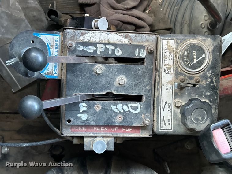 image for item ET3108 1995 Mack DM688S dump truck