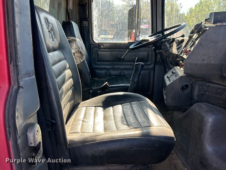 image for item ET3108 1995 Mack DM688S dump truck