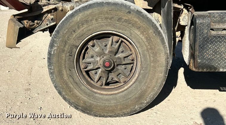 image for item ET3108 1995 Mack DM688S dump truck