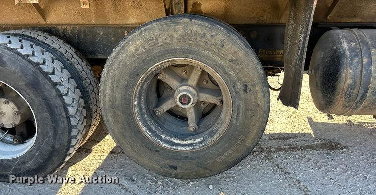 image for item ET3108 1995 Mack DM688S dump truck