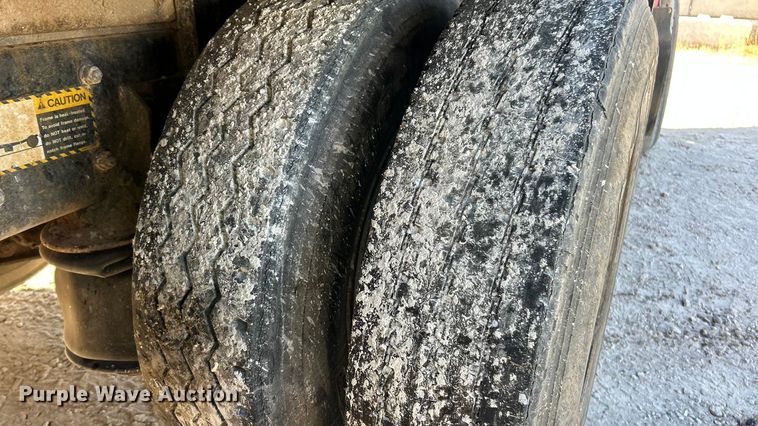 image for item ET3108 1995 Mack DM688S dump truck