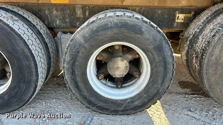 image for item ET3108 1995 Mack DM688S dump truck