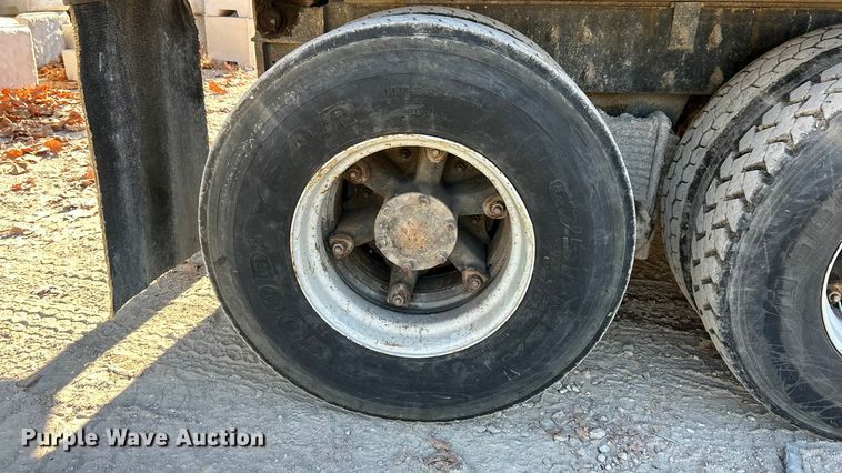 image for item ET3108 1995 Mack DM688S dump truck