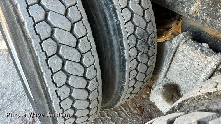 image for item ET3108 1995 Mack DM688S dump truck