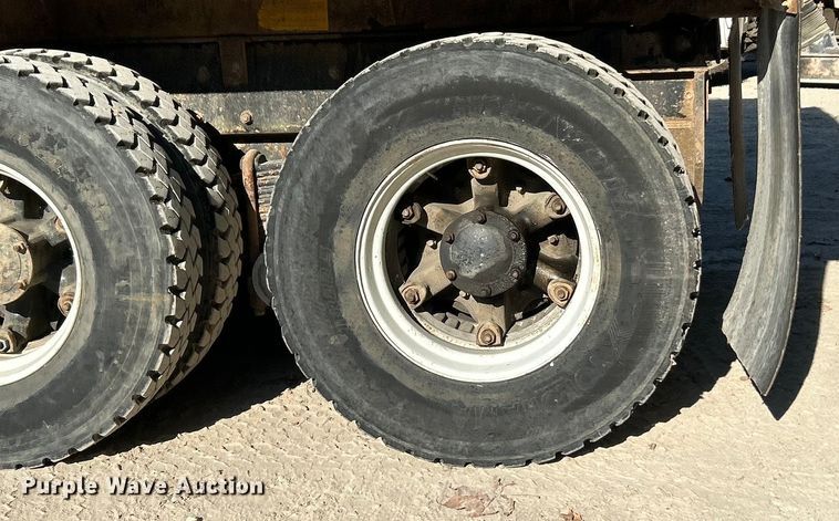 image for item ET3108 1995 Mack DM688S dump truck