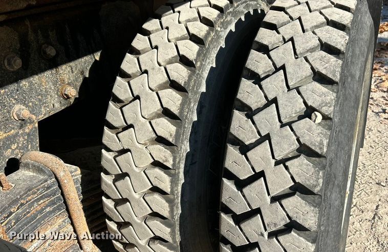 image for item ET3108 1995 Mack DM688S dump truck