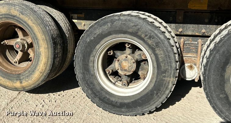 image for item ET3108 1995 Mack DM688S dump truck