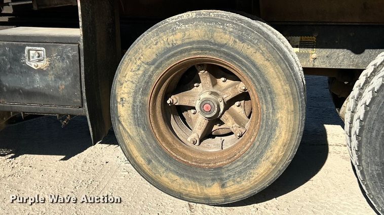 image for item ET3108 1995 Mack DM688S dump truck