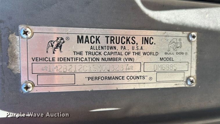 image for item ET3108 1995 Mack DM688S dump truck