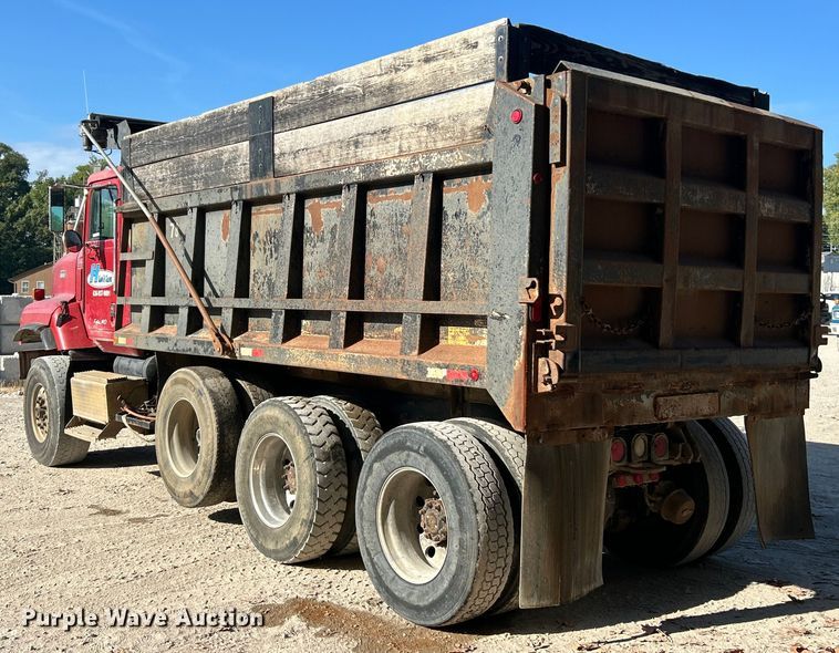 image for item ET3109 1999 International Paystar 5000 dump truck
