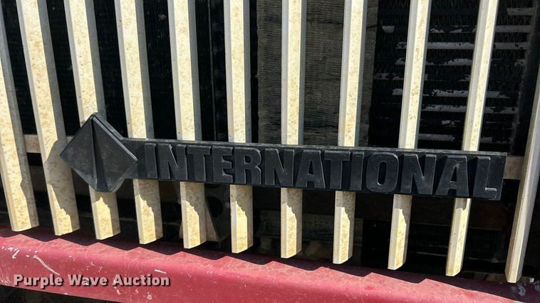 image for item ET3109 1999 International Paystar 5000 dump truck