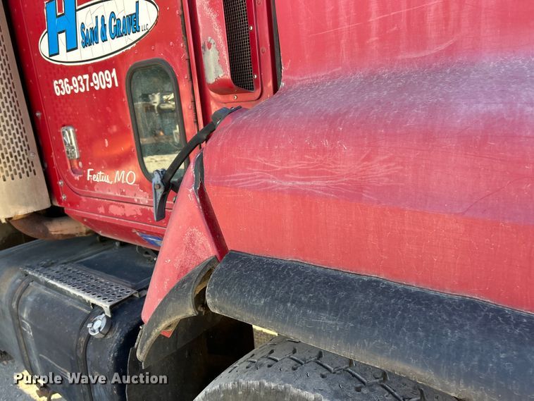 image for item ET3109 1999 International Paystar 5000 dump truck