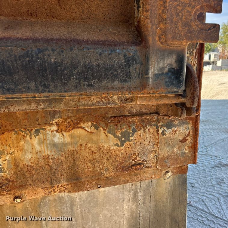 image for item ET3109 1999 International Paystar 5000 dump truck