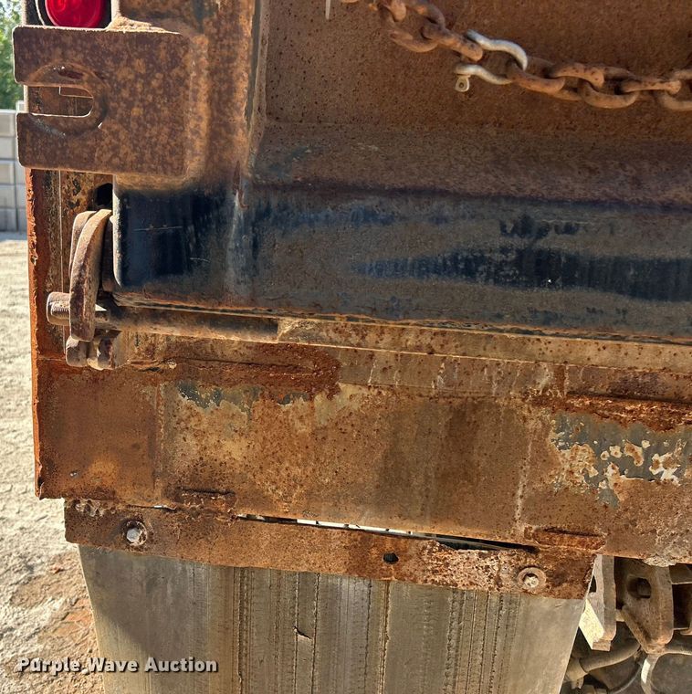 image for item ET3109 1999 International Paystar 5000 dump truck