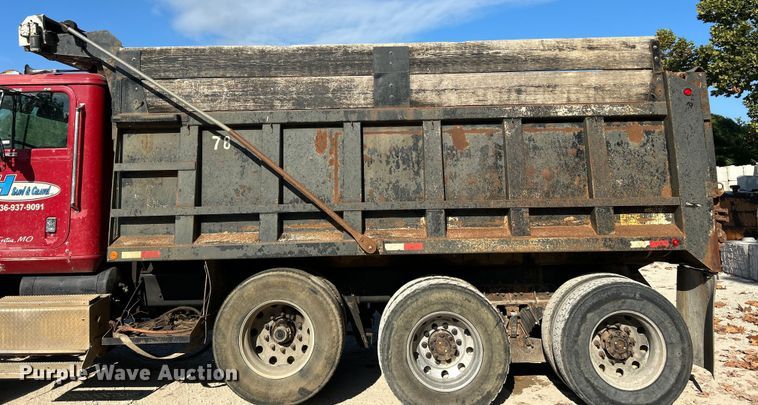 image for item ET3109 1999 International Paystar 5000 dump truck