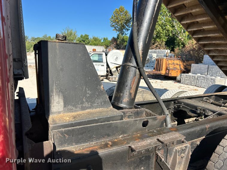 image for item ET3109 1999 International Paystar 5000 dump truck