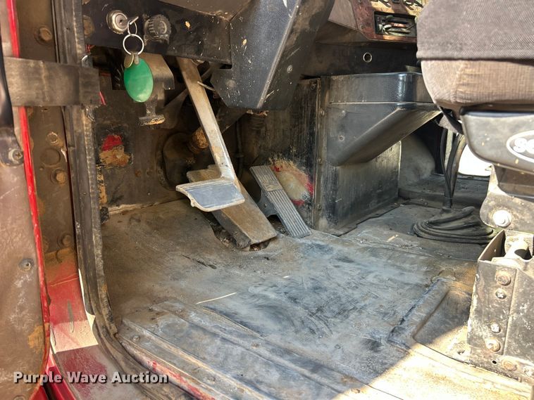 image for item ET3109 1999 International Paystar 5000 dump truck