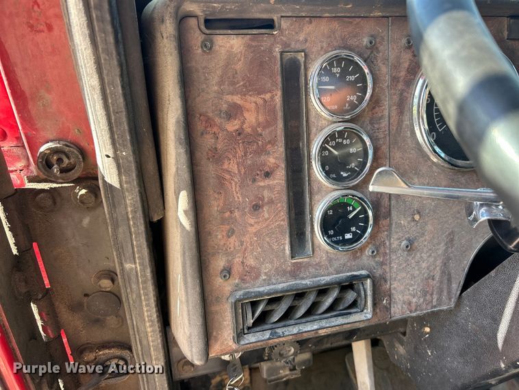 image for item ET3109 1999 International Paystar 5000 dump truck