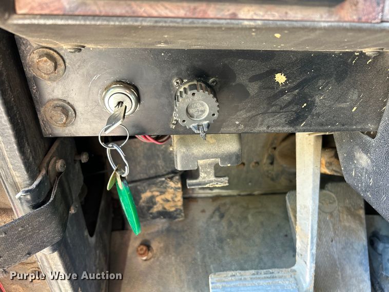 image for item ET3109 1999 International Paystar 5000 dump truck