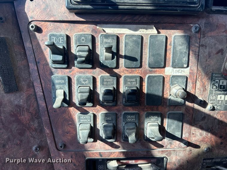 image for item ET3109 1999 International Paystar 5000 dump truck