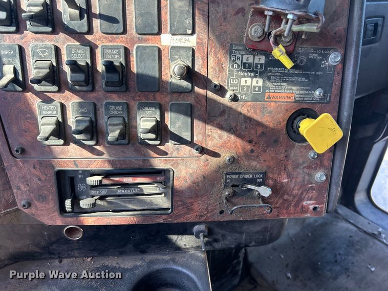 image for item ET3109 1999 International Paystar 5000 dump truck