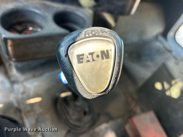 image for item ET3109 1999 International Paystar 5000 dump truck