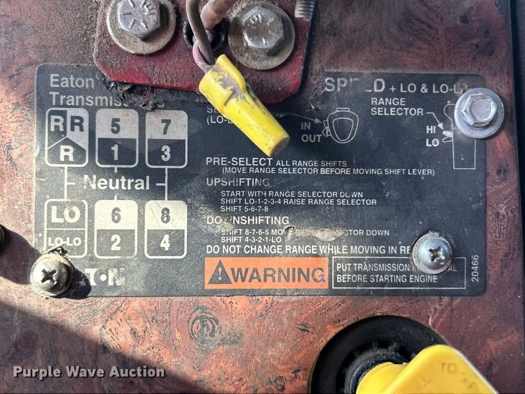 image for item ET3109 1999 International Paystar 5000 dump truck