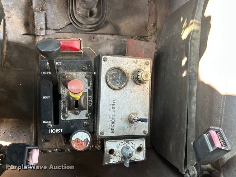 image for item ET3109 1999 International Paystar 5000 dump truck